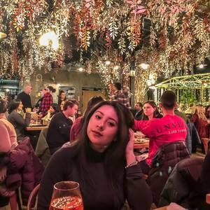 Meet your Posher, Alexis